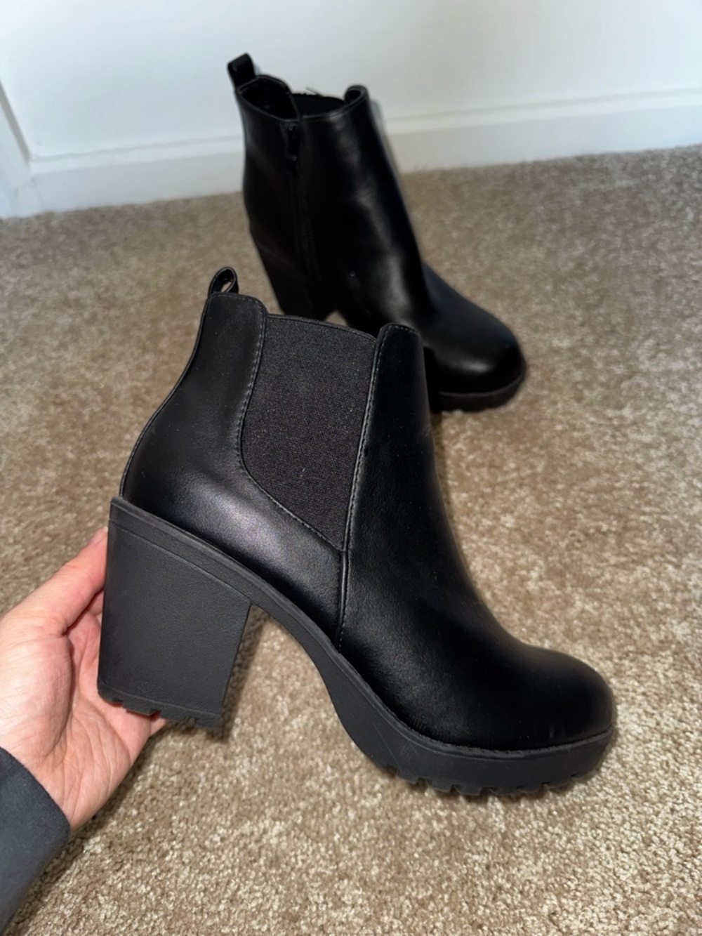 TOP Moda Black Chunky Heel Chelsea Booties